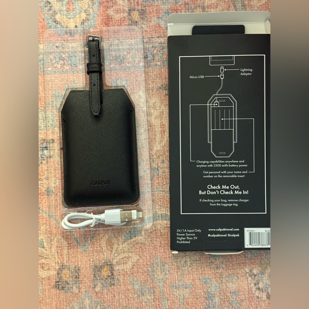 CALPAK Black Charging Luggage Tag - Picture 8 of 9